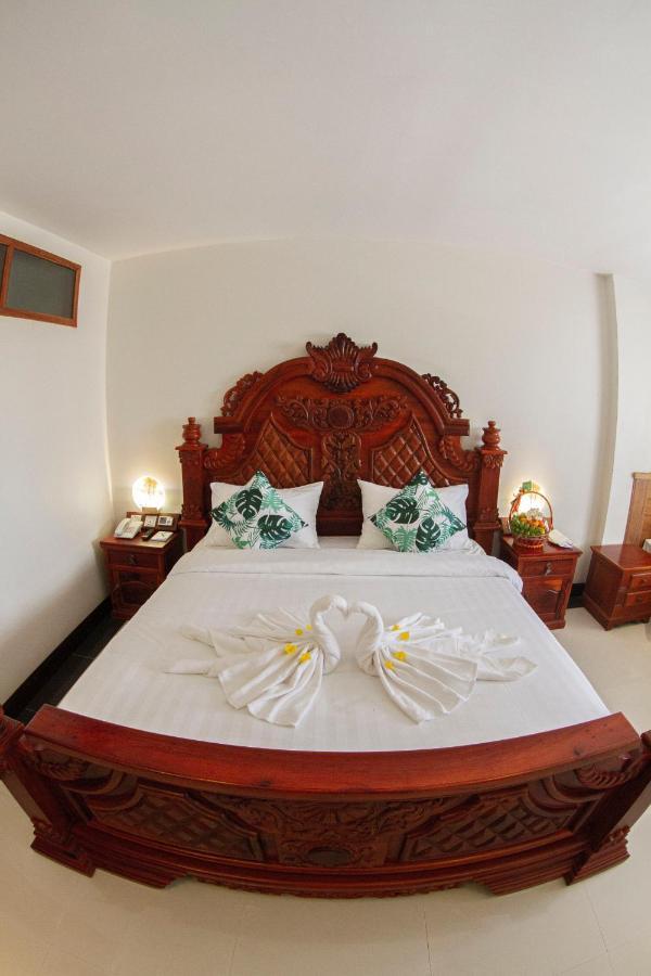 Kampong Thom Palace Hotel Exterior foto